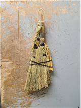 Brooms Outside the Box–Experimental Approaches to Broom Making